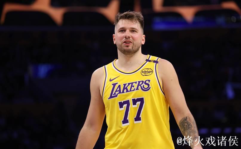 湖人获胜却遭隐忧!斯玛特故技重施,东契奇表现失控 湖人获胜却遭隐忧!斯玛特故技重施,东契奇表现失控