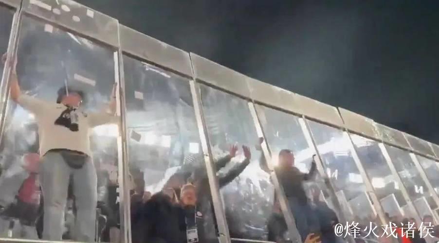 法兰克福球迷引发诺坎普骚乱,巴萨提出要求 法兰克福球迷引发诺坎普骚乱,巴萨提出要求
