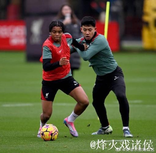 TA:因姆伯莫等球员备战非洲杯,曼联调整至433阵型演练 TA:因姆伯莫等球员备战非洲杯,曼联调整至433阵型演练